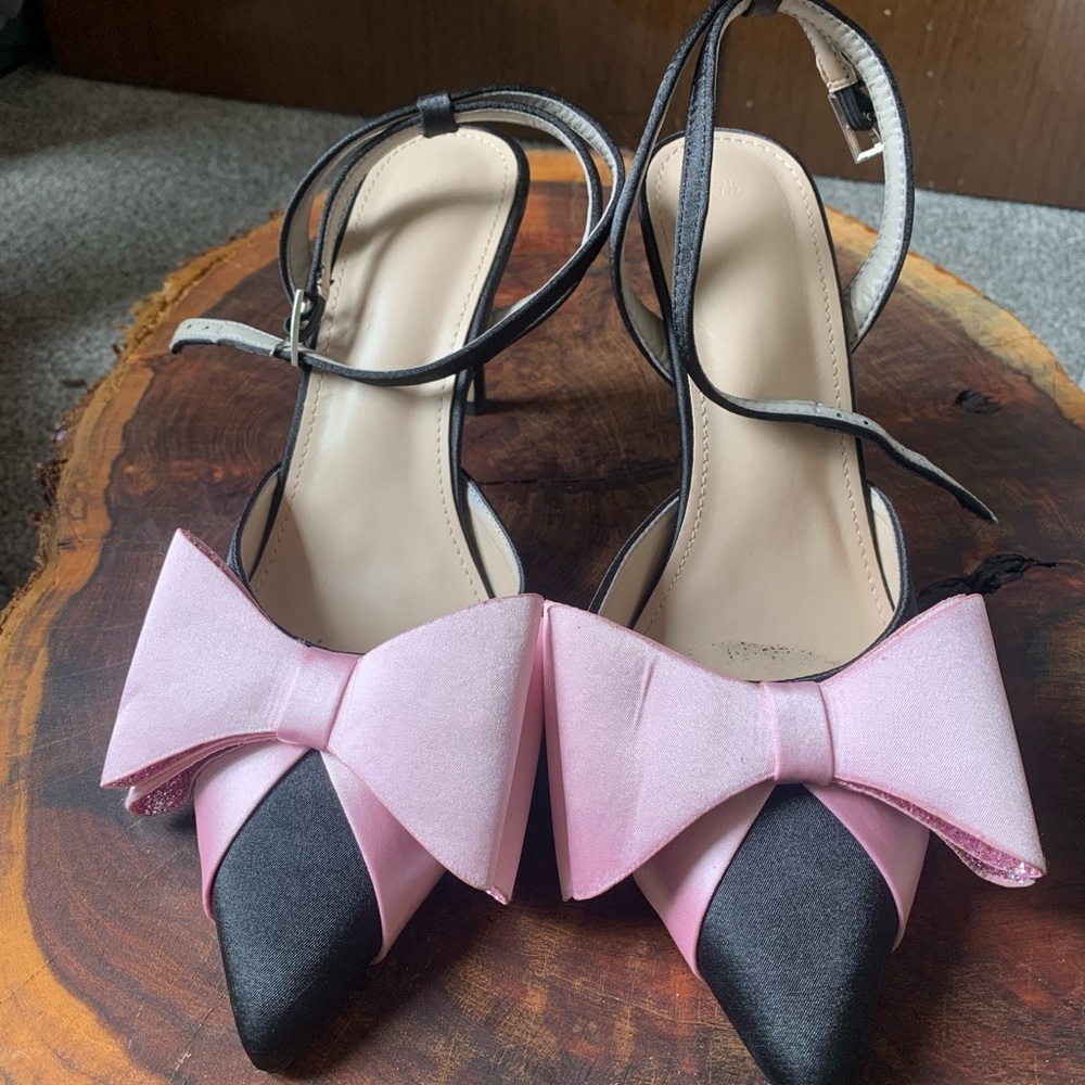 Elegant Pink and Black Heels with Satin Bow